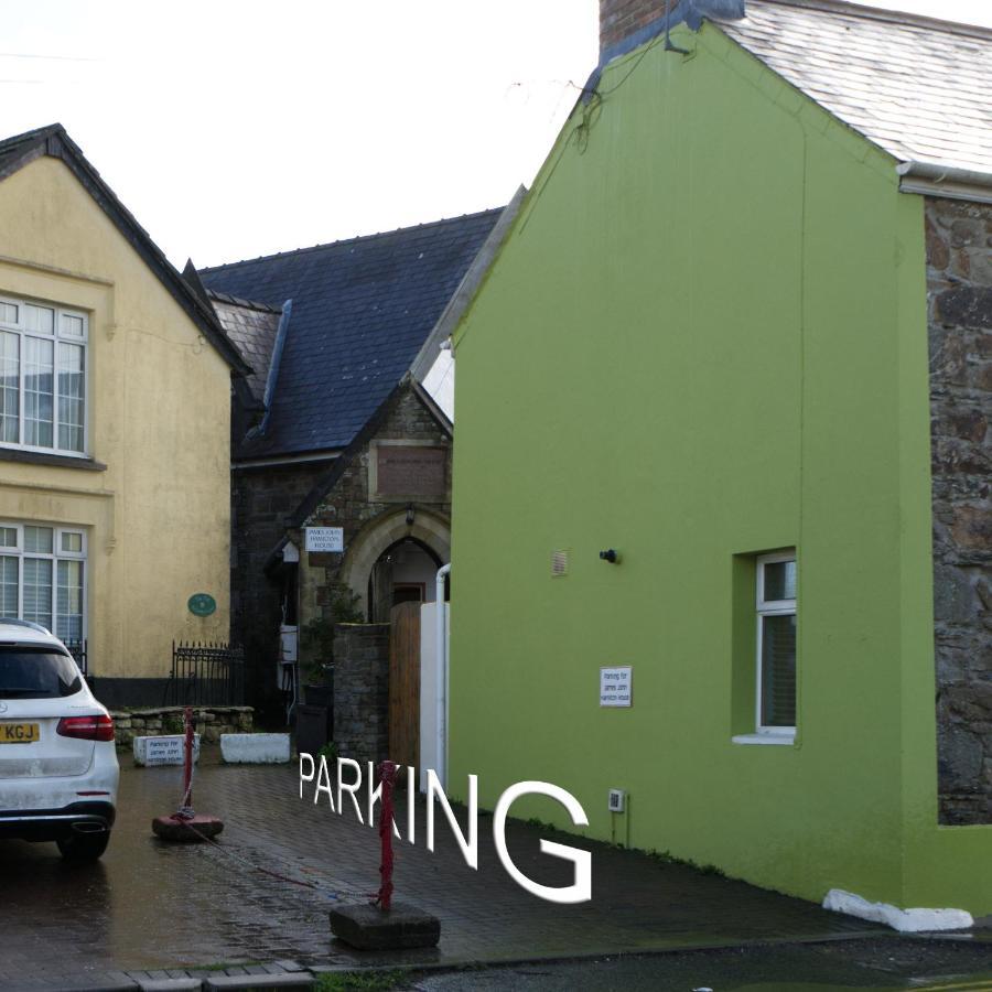 James John Hamilton House And Backpacker Hostel Fishguard Exterior foto